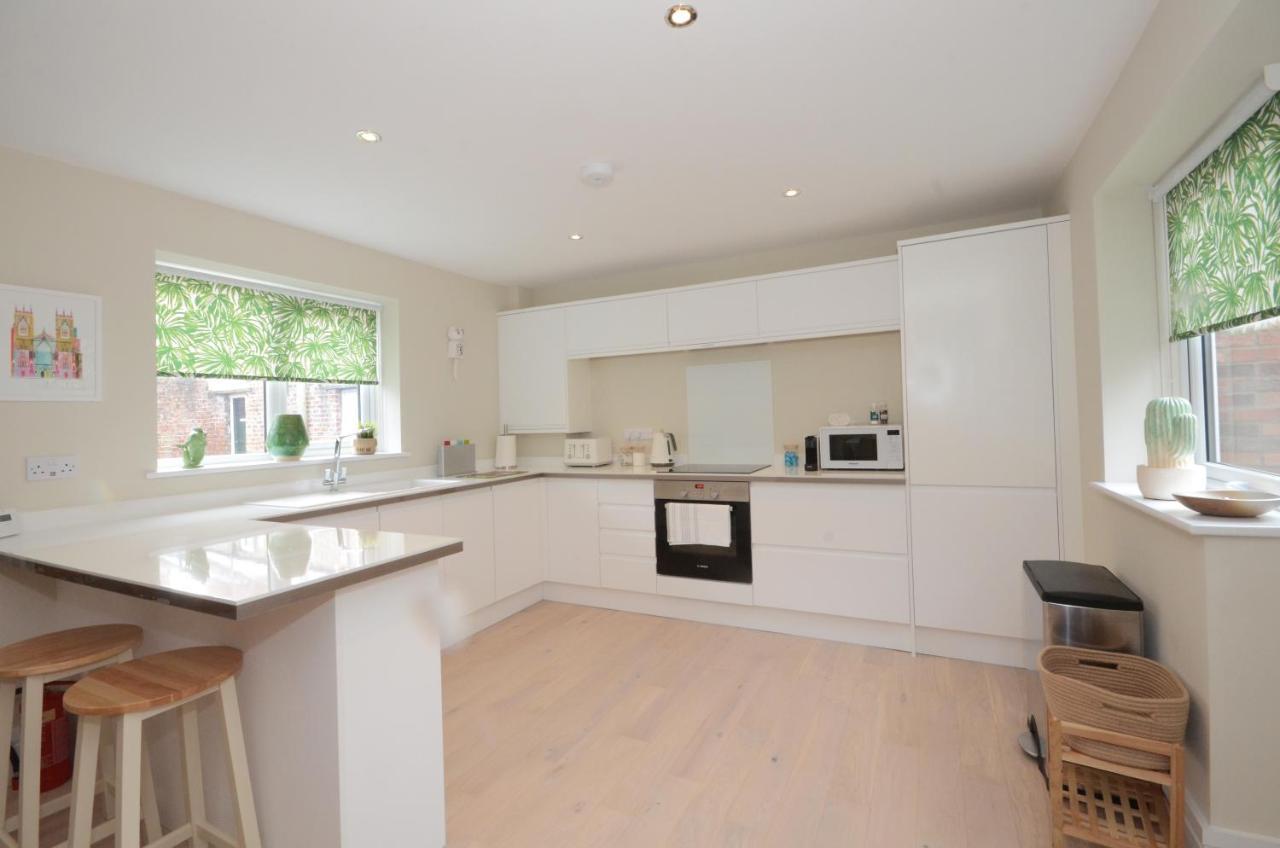 The Mews - 2 Bedroom Luxury, Spacious House With Free Parking York Exteriör bild